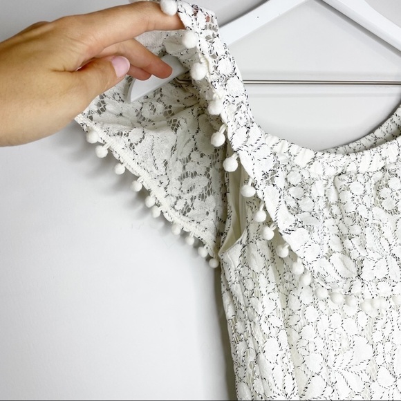 π
Ίlily Rose Off The Shoulder Ruffle Pom Pom Dress Size Medium - Picture 2 of 6